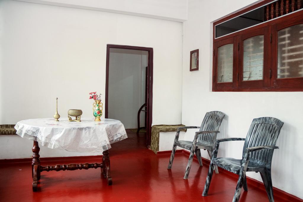 Desitha Family House Hotell Mirissa Exteriör bild